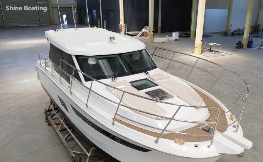 SHINE 33 Fiberglass Motor Yacht Yacht à moteur en fibre de verre SHINE 33 pour la croisière familiale et la location commerciale