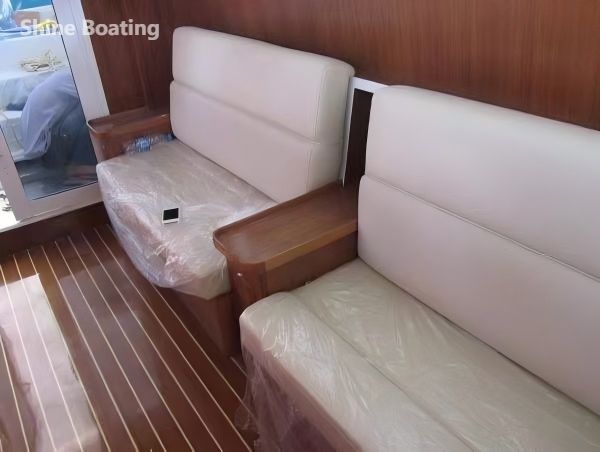 Shine 1008 Yacht Interior Lounge Salon intérieur du yacht Shine 1008 avec sièges marins confortables