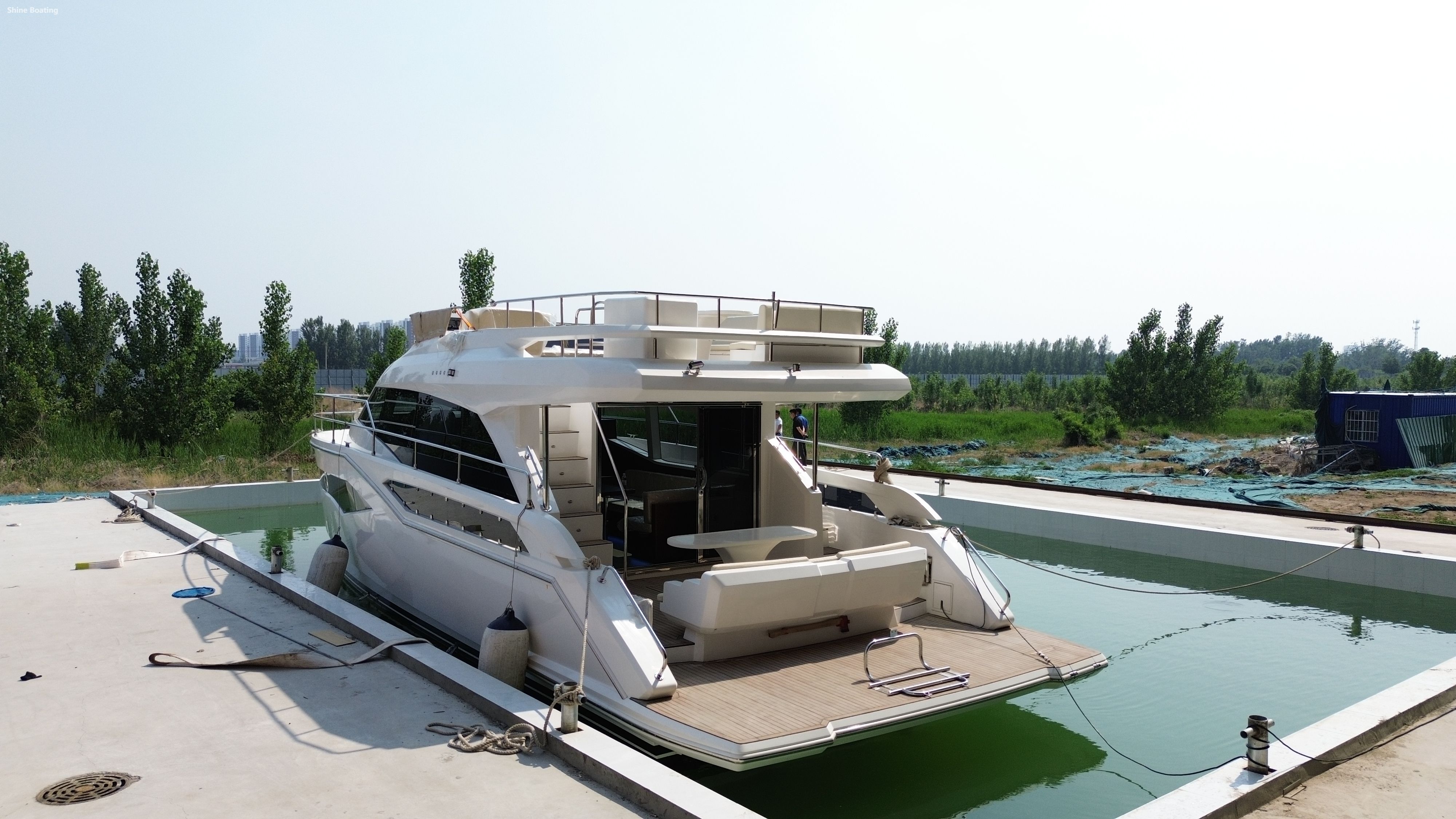 Shine50C Extérieur3