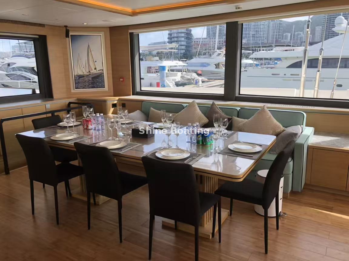 Catamaran &agrave; voile de 120 pieds (1)