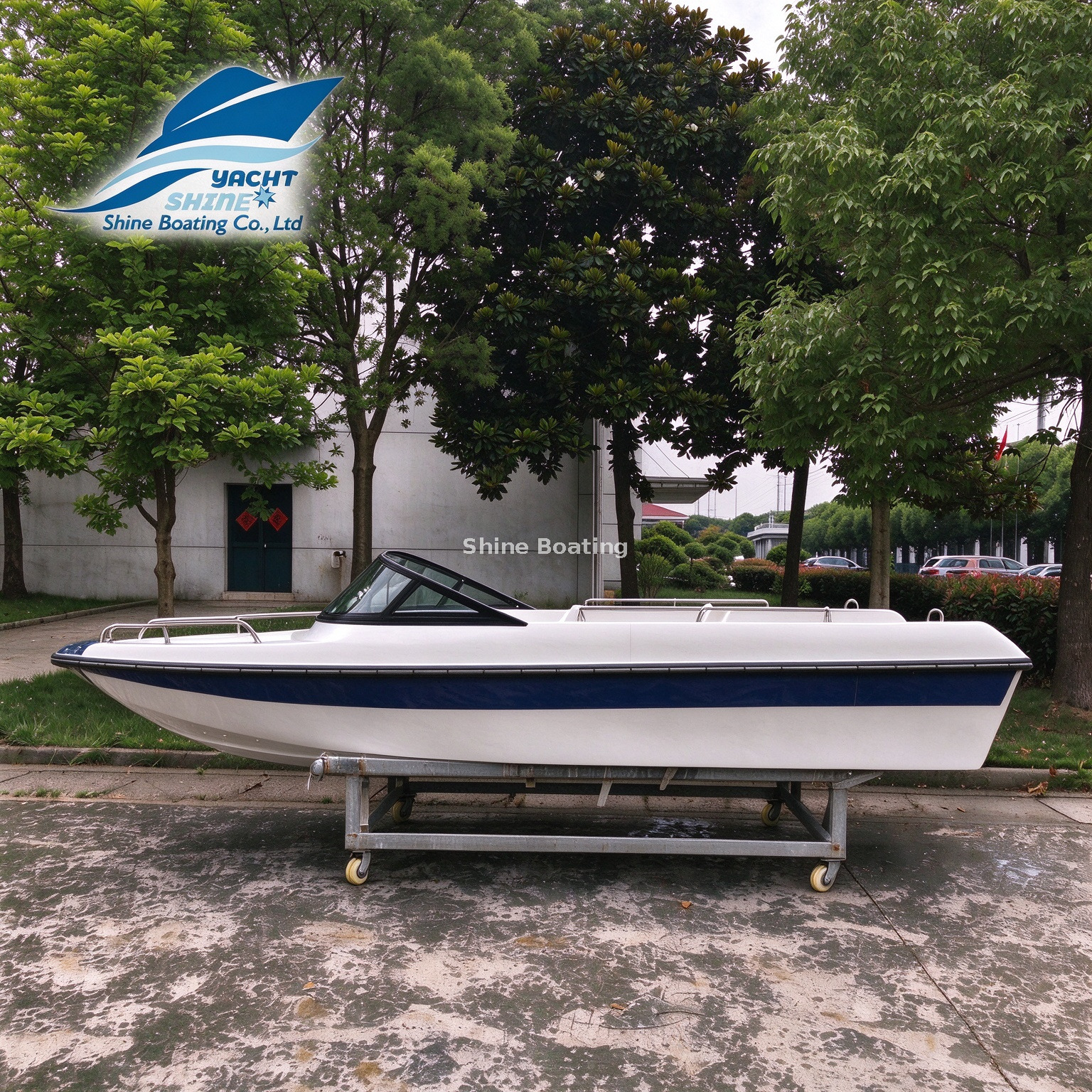SHINE 430 boat Side SHINE 430 Bateau de loisirs en fibre de verre de 4,3 m Vue latérale de l'ensemble du navire